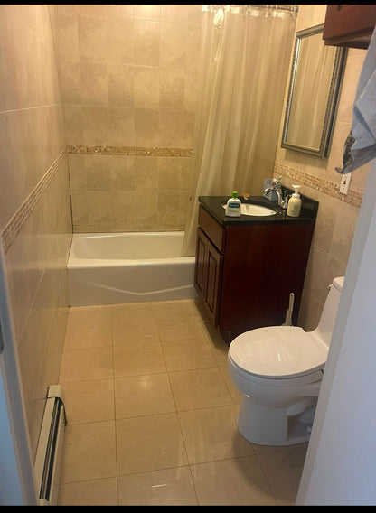 Habitación con baño privado en Elmhurst