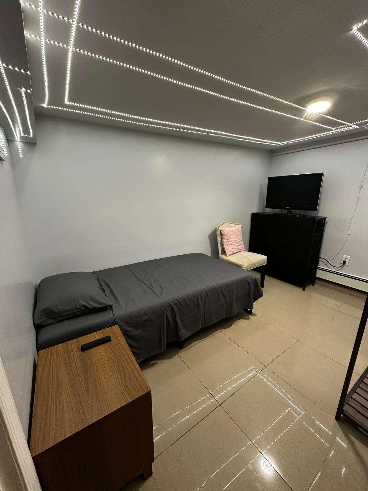 Habitación privada para una mujer en Glendale