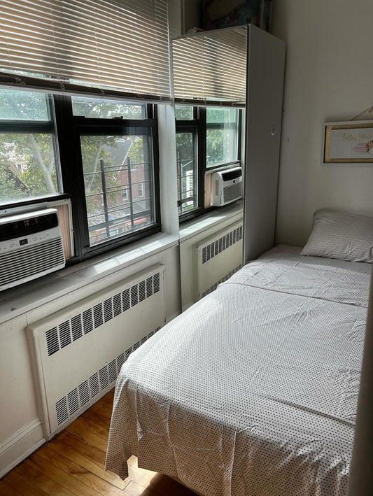 Espacio en edificio con Laundry en Jackson Heights