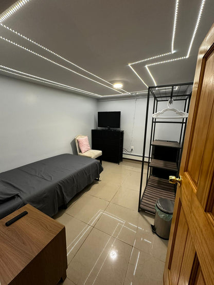 Habitación privada para una mujer en Glendale