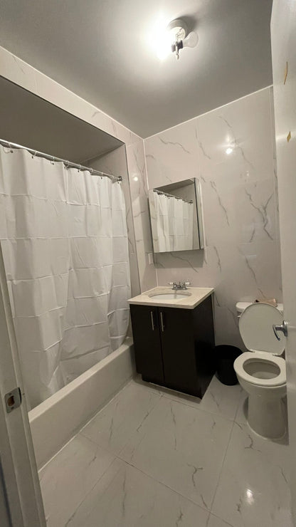 Habitación con baño privado en Elmhurst