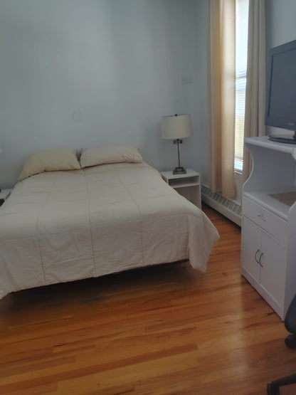 ¡Habitación amueblada con baño privado en Glendale, Queens!