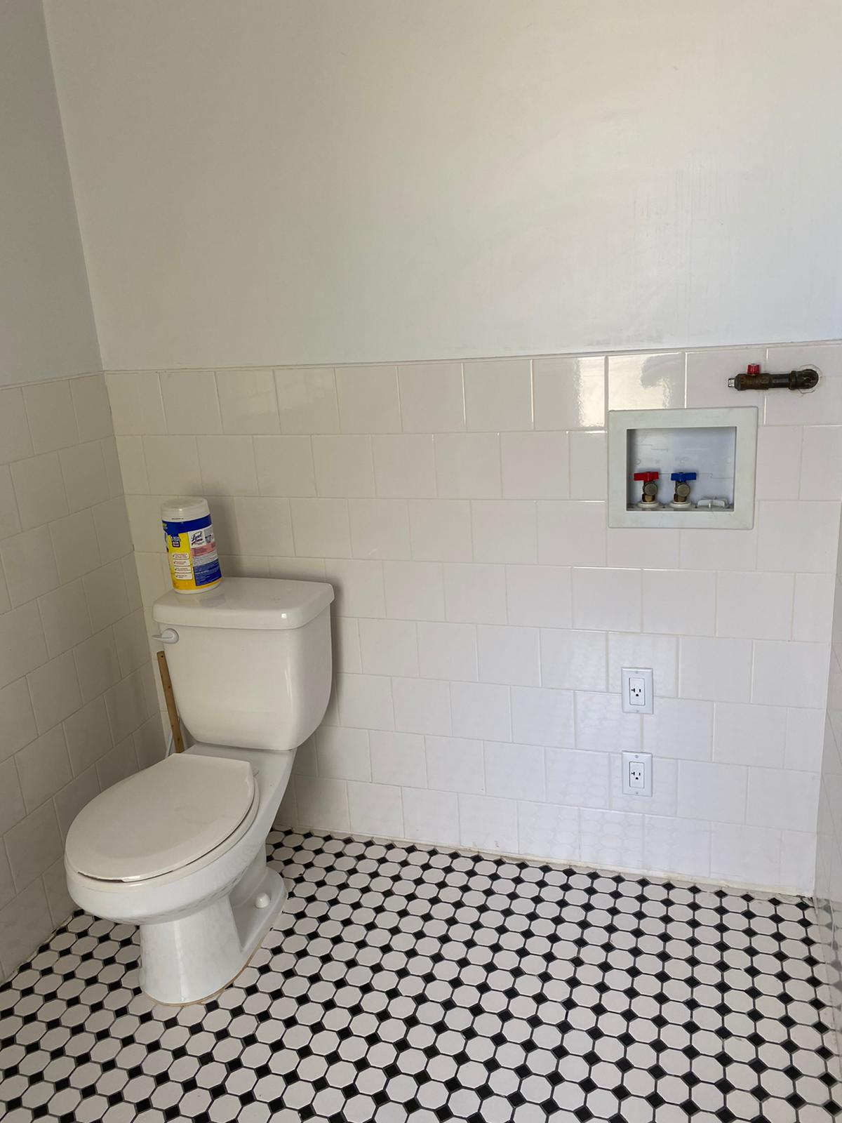 ¡Habitación amueblada con baño privado en Glendale, Queens!